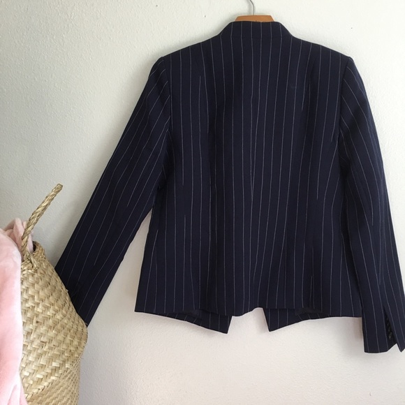 A|X Armani Exchange | Cropped Angle Front Blazer - Picture 7 of 8